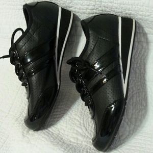 Please bundle!NWOT Vegan Black patent city sneaker